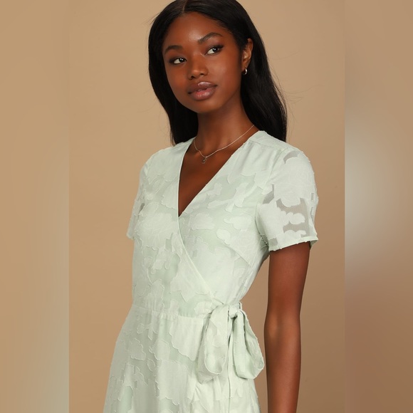 🆕 LULU’S Blissfully Sage Green Jacquard Short Sleeve Wrap Midi Dress SIZE XL - Picture 3 of 9
